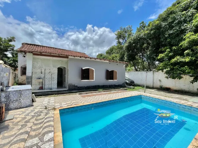 Casa com quintal e piscina