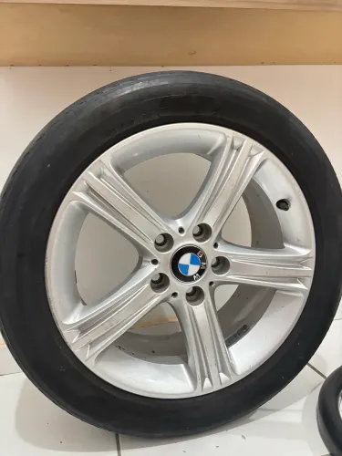 Roda Original BMW Aro 17 com Pneu Bridgestone 225/50 R17 - Era estepe