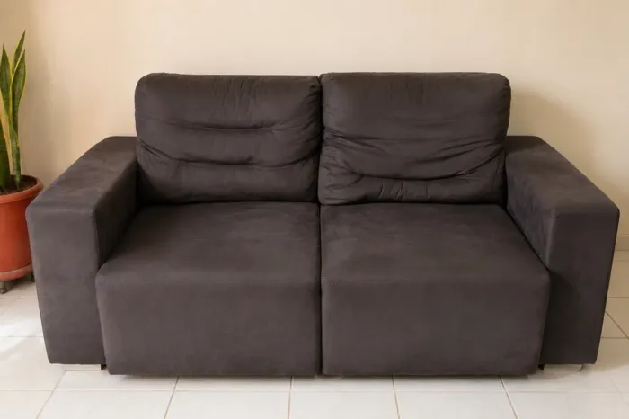 Sofá Retrátil 2 Lugares - Conservado e com Estrutura Perfeita
