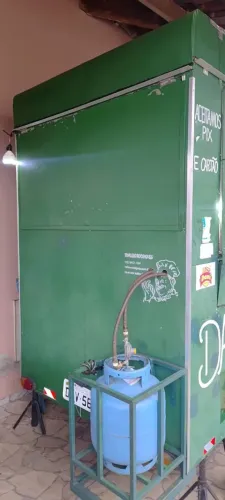 Trailer de lanche (vazio) e carrinho de caldo de cana