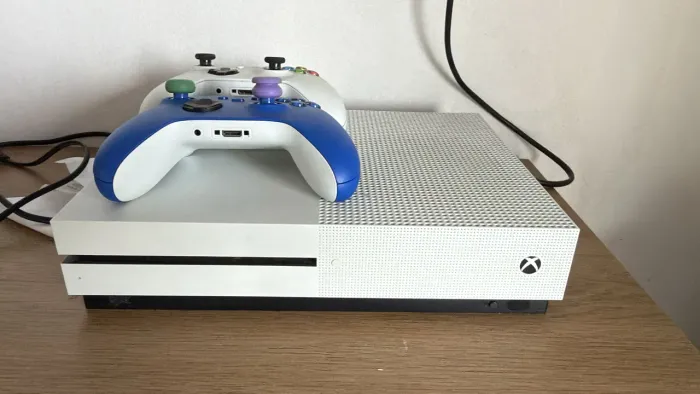 Xbox one s 1tb 2 controles