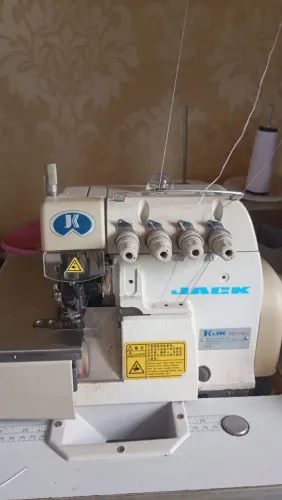 Máquina overloque industrial jack com brinde.