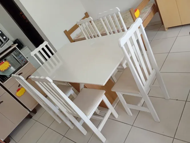 Vendo mesa 6 cadeiras top
