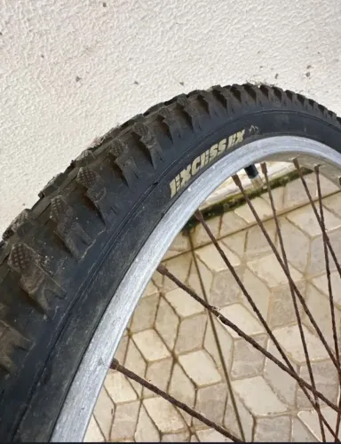 Pneu de bicicleta aro 26