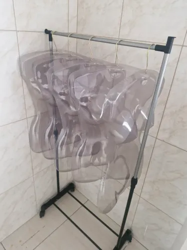 Arara e cabides feminino