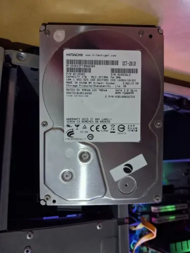 Hd 1 tera hitachi e seagate, ambos com boa saúde ( testados no cristal disk )