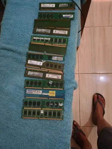 Vendo 13 pentes de memória ddr 3 para pc todas de 2gb