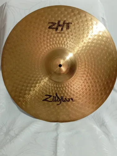Prato Ride Zildjian ZHT, liga B12, 20 polegadas. Santo André, SP.