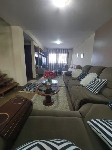 Linda casa em condomínio próximo ao Krause