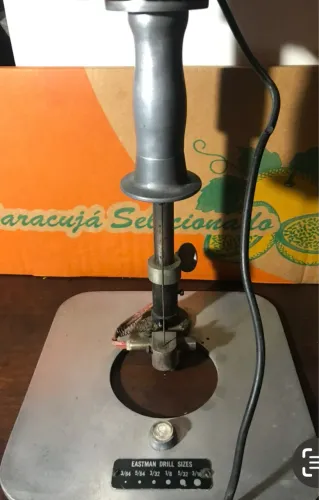  furador de tecido industrial antigo da Eastman Machine Company