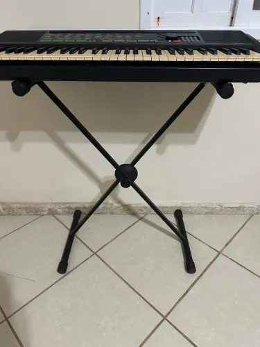 YAMAHA PSR150 com suporte