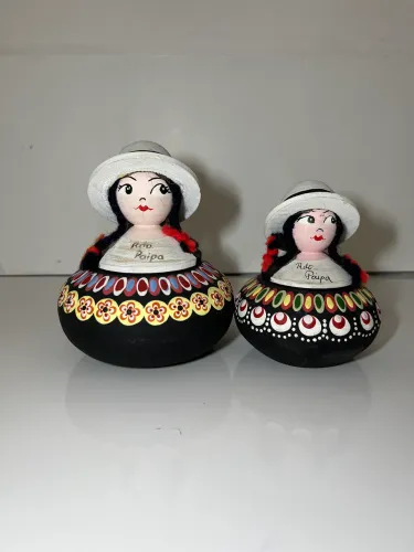 Par de Bonecas Artesanais Colombianas em Madeira - Paipa - 2003