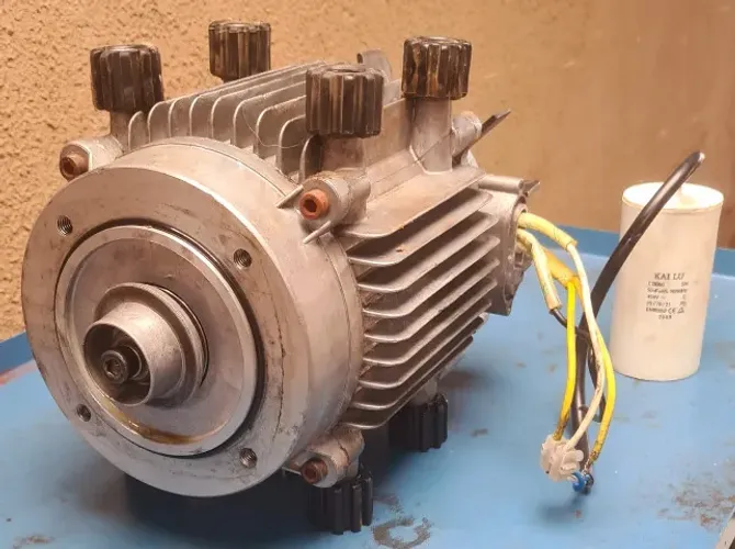 Motor eletrico 2500W 220V