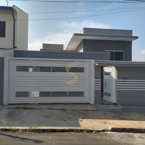 More com Estilo: Casa Moderna com Suíte e Amplo Quintal em São José do Rio Pardo