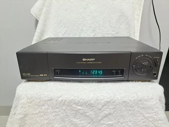 Video Cassete SHARP 6 Cabeças Estéreo VC-1799 - No Estado/Imagem Chuviscada