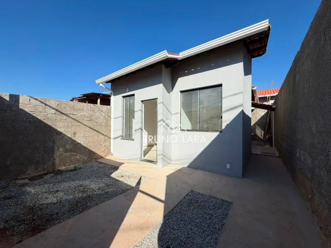 Casa à venda no bairro Jardim Vila Rica- São Joaquim de Bicas/MG.