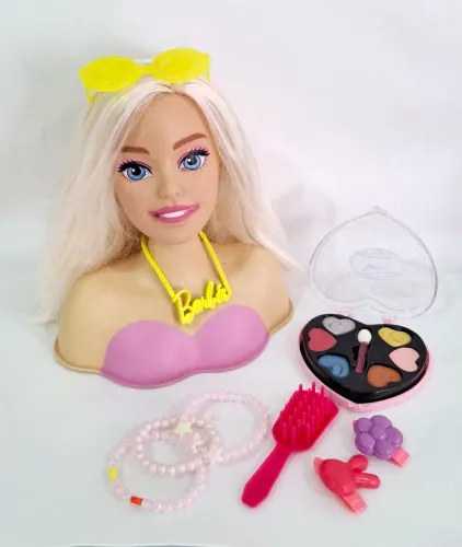 Barbie Busto maquiagem 