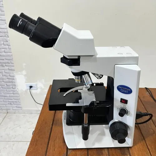 Microscópio Olympus CX41