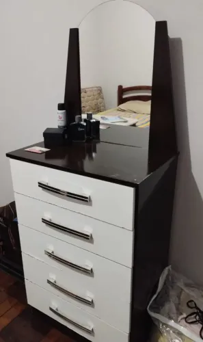Cômoda com espelho linda
