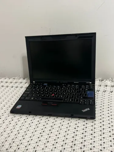 Notebook Lenovo Thinkpad X200 500 gb de hd e 4 gb de memória RAM bateria viciada