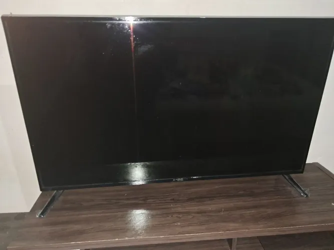 Tv smart Noc 43" usada com defeito