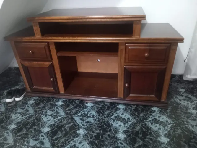 Vendo rack de sala em madeira maciça