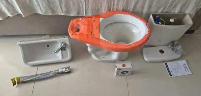 Kit vaso sanitário+caixa acoplada com mecanismo de descarga LOGASA