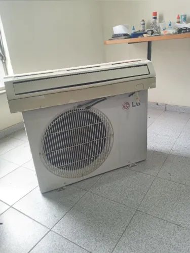 Vendo ar condicionado sllit LG 9000 220V C/gás atenção