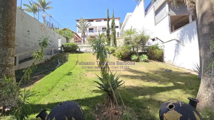 Casa de Luxo 4 suítes, piscina, quadra, jardim no Condominio Parque Imperial em Juiz de Fo