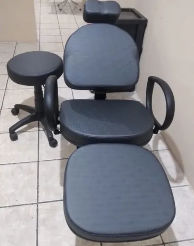 Cadeira Conforty + Mocho (estética) 