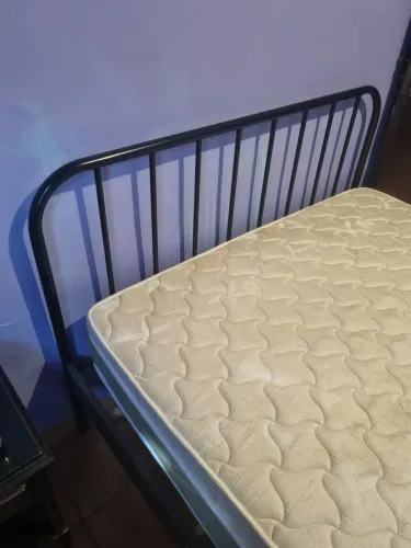 Cama casal tubular com colchão 