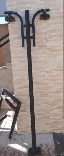 Poste para suportes de luminárias formato globo