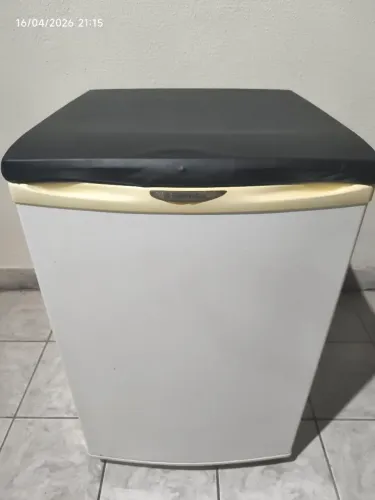 Frigobar Electrolux 135 litros Modelo R130 - Coservado e Gelando muito