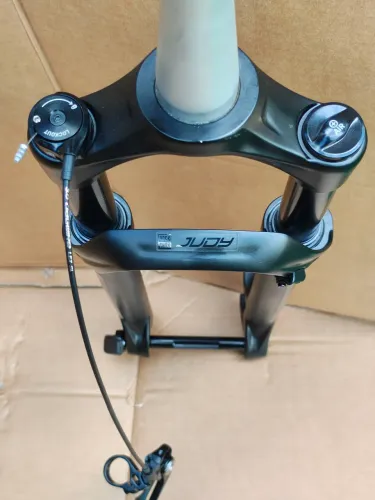 Suspensão rockshox Judy ar e óleo.....nova sem uso ....exclusivo trava no guidão syncros..