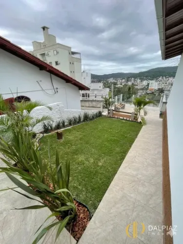 Excelente casa na Carvoeira