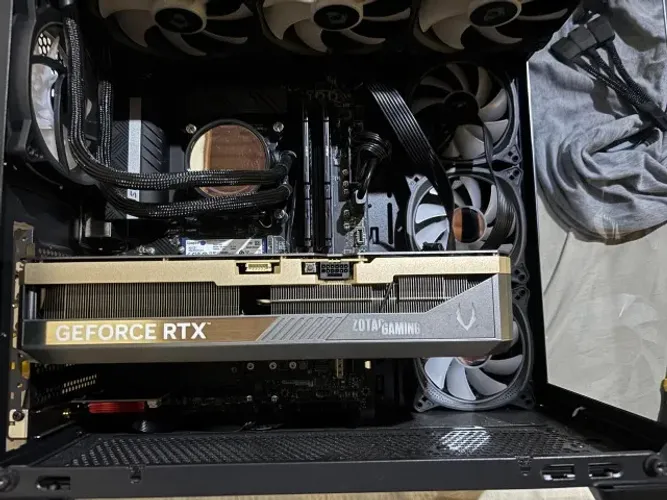ZOTAC RTX 5080 16GB - R$7.800,00 (COM NOTA FISCAL E CAIXA)