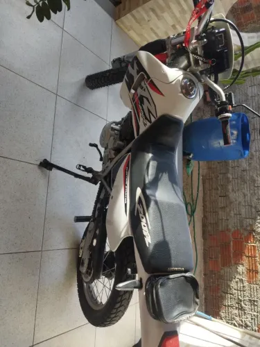 XR 200 de uso diário e emplacada!