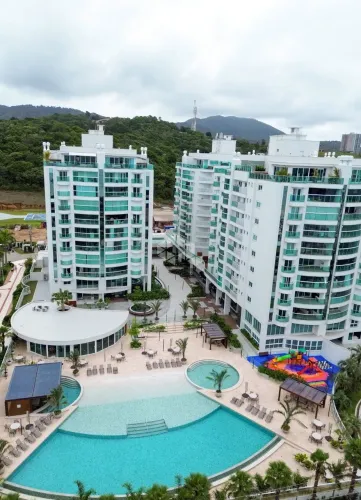 Apartamento com 3 quartos sendo suítes e 3 vagas na Praia Brava em Itajaí