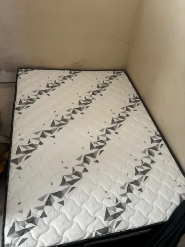 Vendo colchão quase novo
