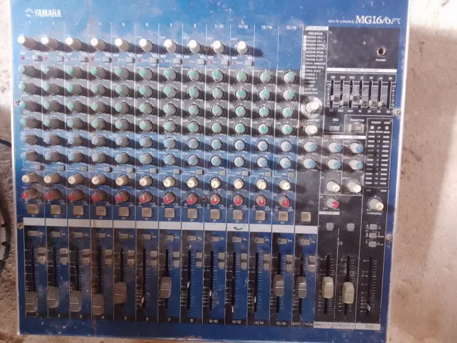 Mesa Yamaha mod:MG16/6 Px para retirada peças