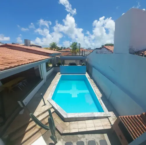 JB CASA EM CAPIM MACIO COM 5 QUARTOS SENDO 4 SUÍTES, PISCINA, MEDINDO 475m²..