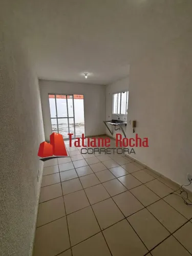 Alugo excelente casa no Condomínio Moradas Club Azaleia.