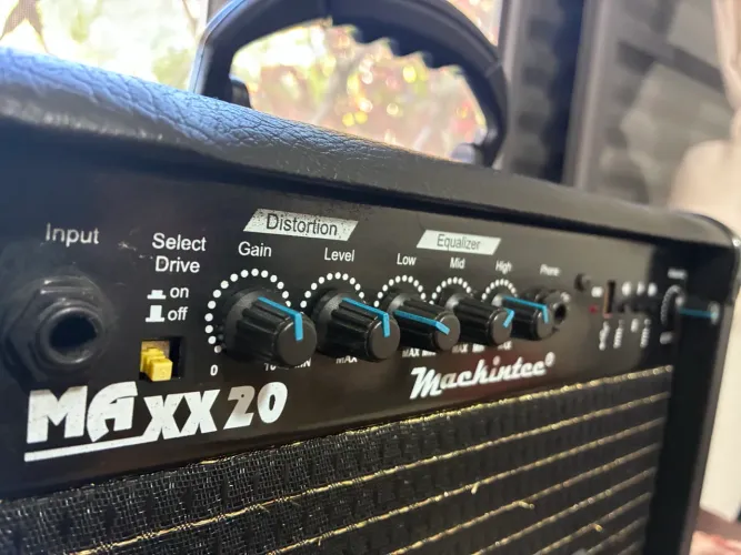 Amplificador Mackintec Maxx 20