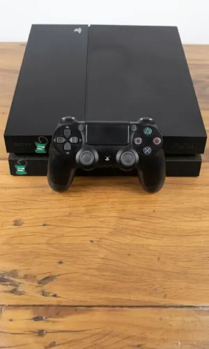 Ps4 fat com controle original