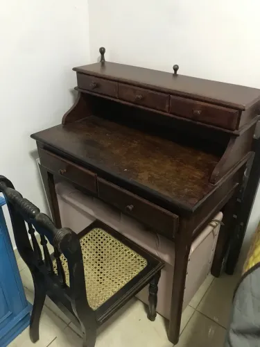 Escrivaninha de sucupira