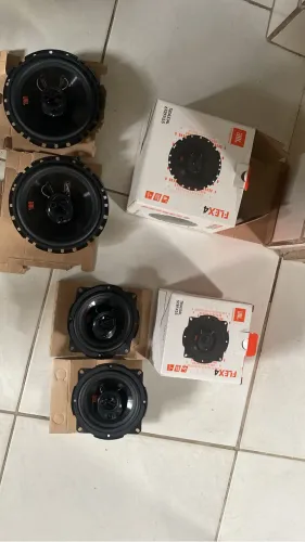 Fone JBL seis polegadas