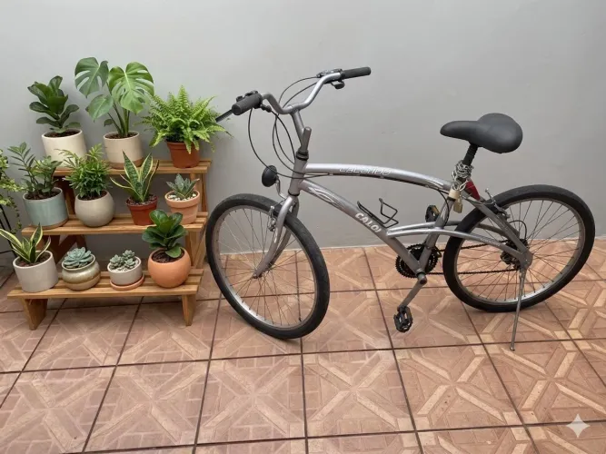 Bicicleta Caloi 100 de alumínio, ótimas condições, funcionando perfeitamente.