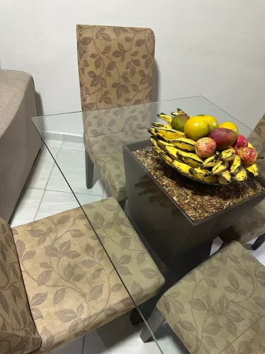 Vende-se mesa 4 cadeiras