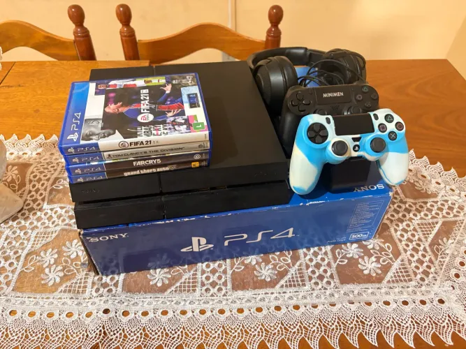 PLAYSTATION 4 - 1TB