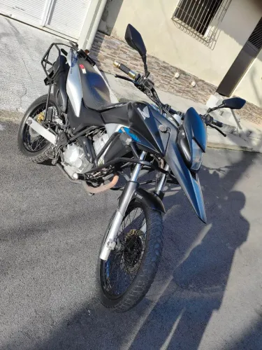 VENDO XRE 300 ZERADA